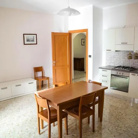 With 2 Bedrooms In With Wifi Διαμέρισμα
