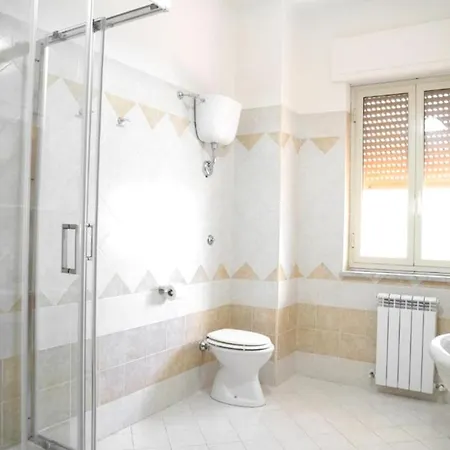 With 2 Bedrooms In With Wifi Διαμέρισμα