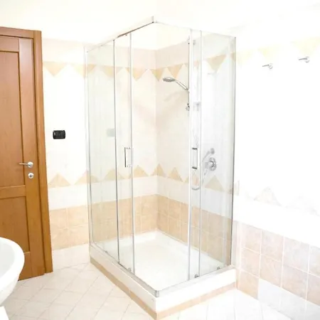 With 2 Bedrooms In With Wifi *