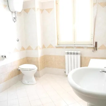 With 2 Bedrooms In With Wifi Διαμέρισμα
